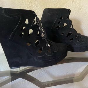 Torrid size 7 lace eyelet wedge